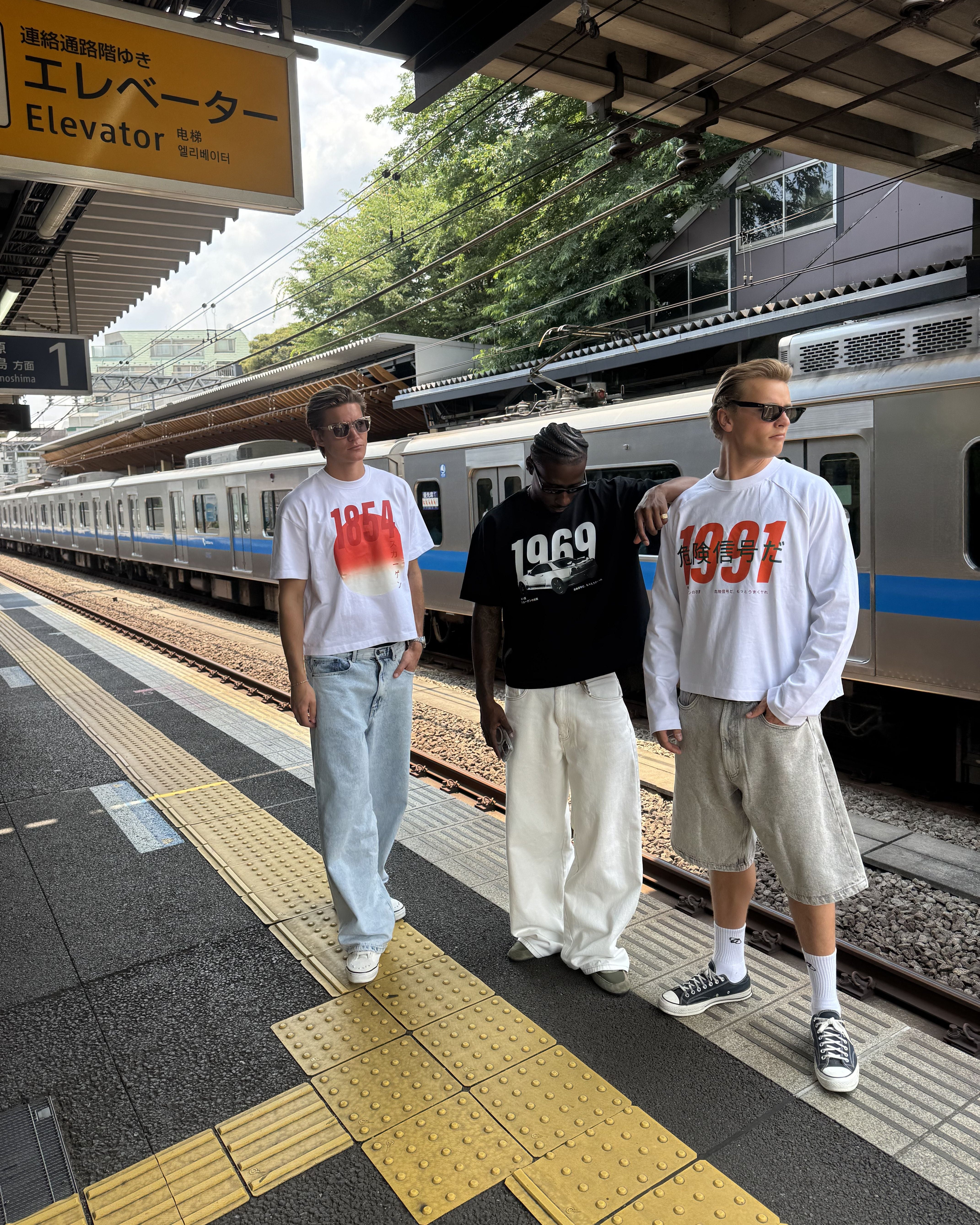 Tokyo sun longsleeve White
